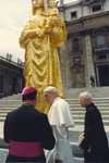 1987 benedizione statua papagiovannipaoloII.jpg